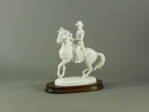 アウガルテン(ウィーン窯)躍馬に乗る貴族 置物 専用台